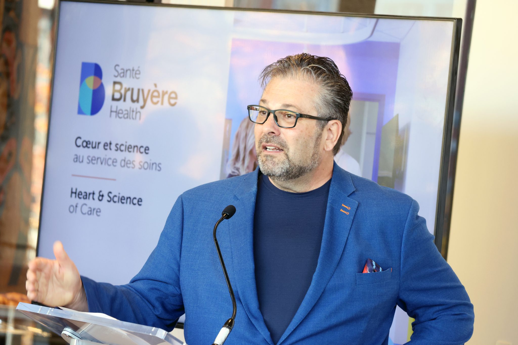 guy.podium-1-2048x1365